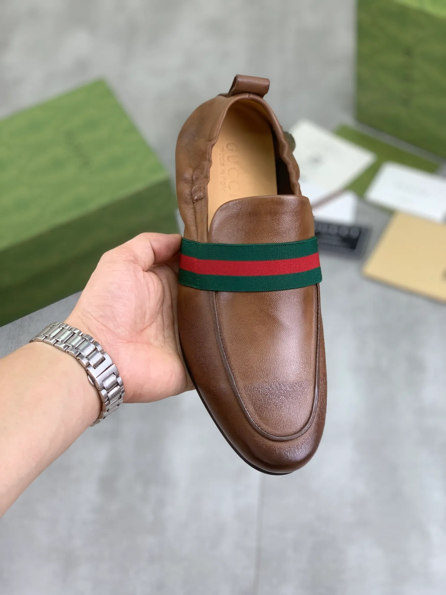 Men's Men's Shoes💰P520💰【New Style】Water-dyed Niuli Gucci's most popular selection of lazy slip-on leather shoes (Gucci) official website latest Gucci lazy leather shoes, hot style 💥 simple and elegant style, exclusive for trendy men. Unique official website latest brand original double G embossing Elements 👑 Original Gucci decoration, fashionable and elegant, fabric original calfskin ✅ fully imported first-layer cowhide lining, official website designated wear-resistant, rubber business outsole, classic model taken at the counter in real life 🎬38-44 black brown optional